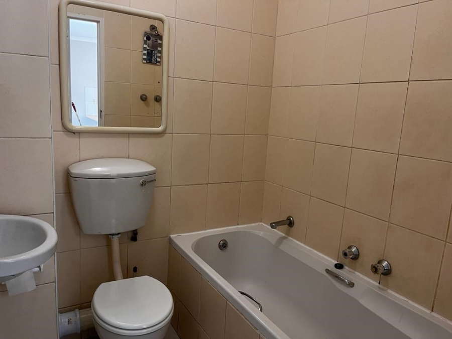 To Let 2 Bedroom Property for Rent in Oakglen Western Cape